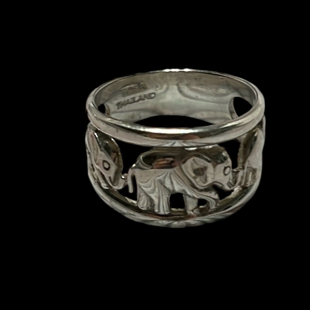 Vintage 925A Thailand Sterling Silver Open Pattern Elephant Ring. Size 8